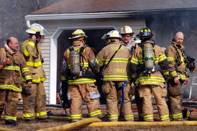 Lower Fredrick House Fire 2nd Alam 2/2009  
Chief's in a &quot;staff meeting&quot;